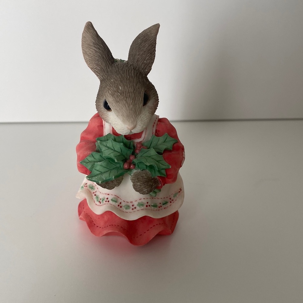 Vintage 1998 Enesco My Blushing Bunnies figurine“Have A Berry Happy Holly-Day”